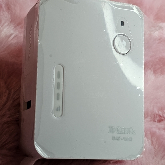 D-Link N300 Wi Fi Range Extender - Picture 3 of 6